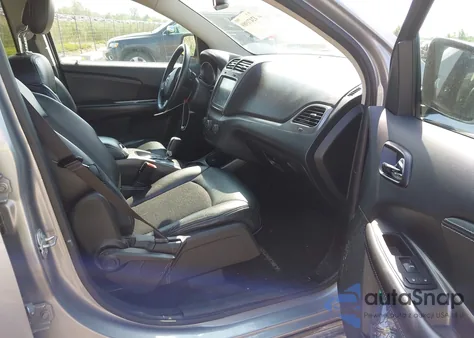 2017 Dodge Journey Crossroad Plus z USA, uszkodzony, nr VIN 3C4PDCGGXHT594652